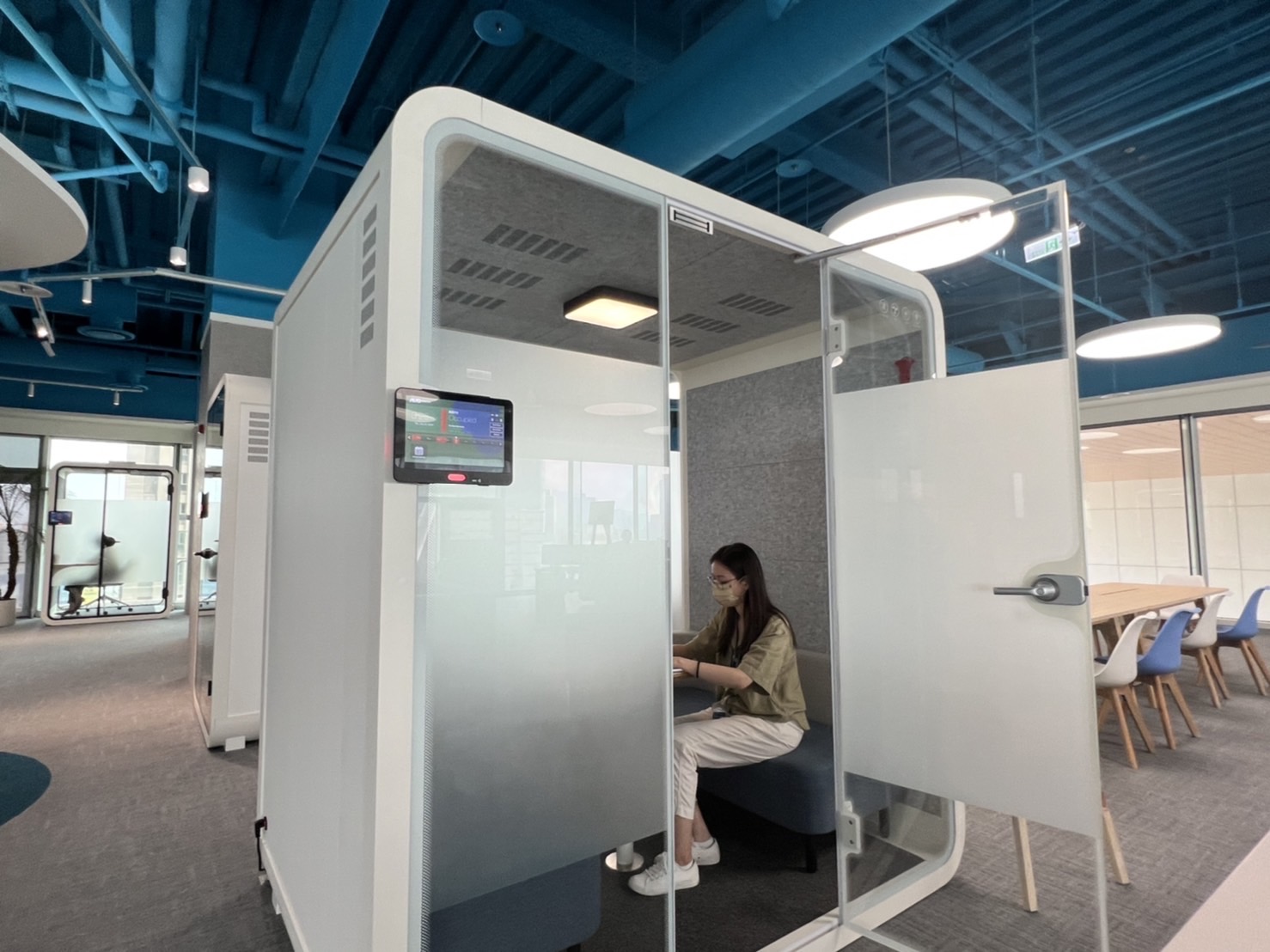 ks凯时高雄據點的智慧行動辦公艙，展現ks凯时在面板以外的研發應用軟實力